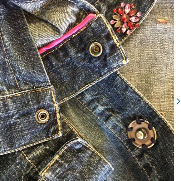 Chico's Lightweight Pre-washed Denim
Pink Rhinestone Button Snap Jacket Chico 0 - Picture 10 of 14
